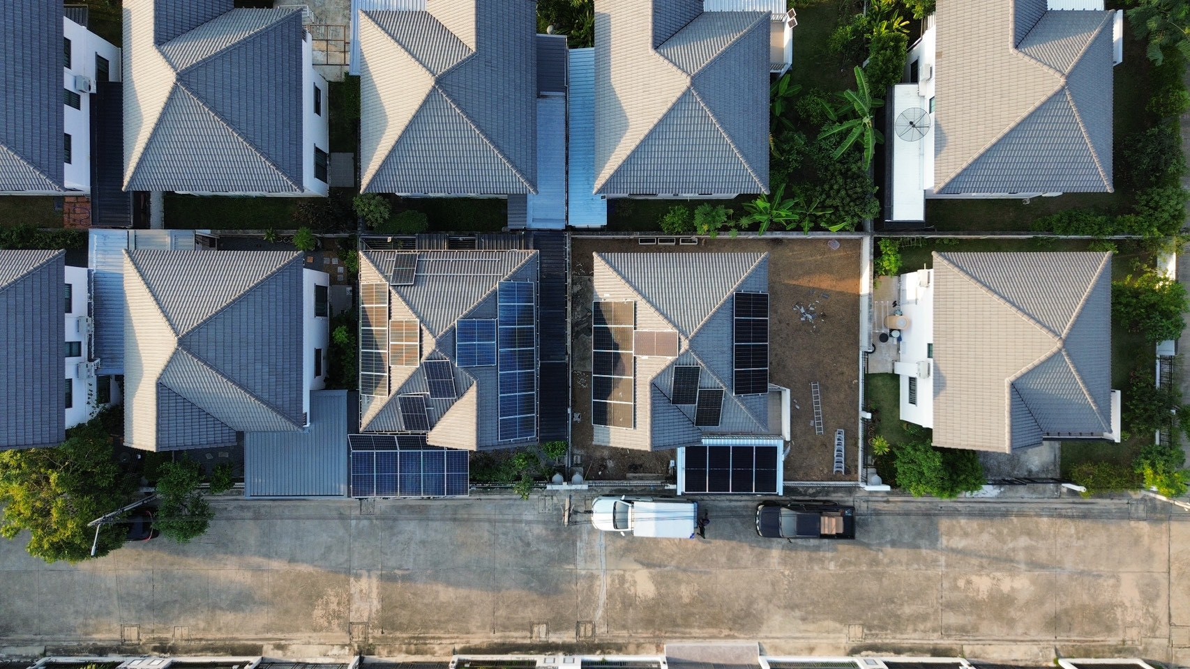 คุณคณพันธ์ ปุ้ยตระกูล ระบบ Hybrid Sigenergy 10kW 1P Batt 30kWh EV DC Charging 25kW (นครปฐม)
