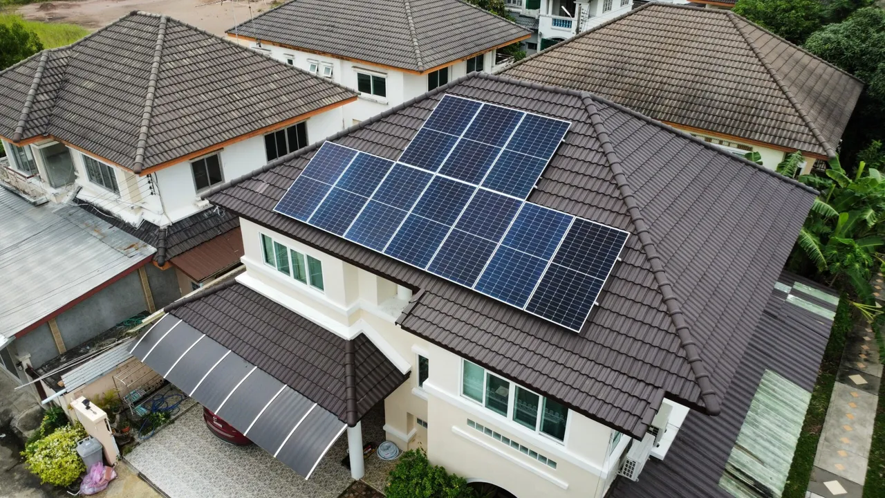 บริษัท เอแอลเอ็ม คอนซัลแทนท์ แอนด์ เซอร์วิส จำกัด – ปทุมธานี 5kWp + Smartguard + Battery LUNA S1 7kWh