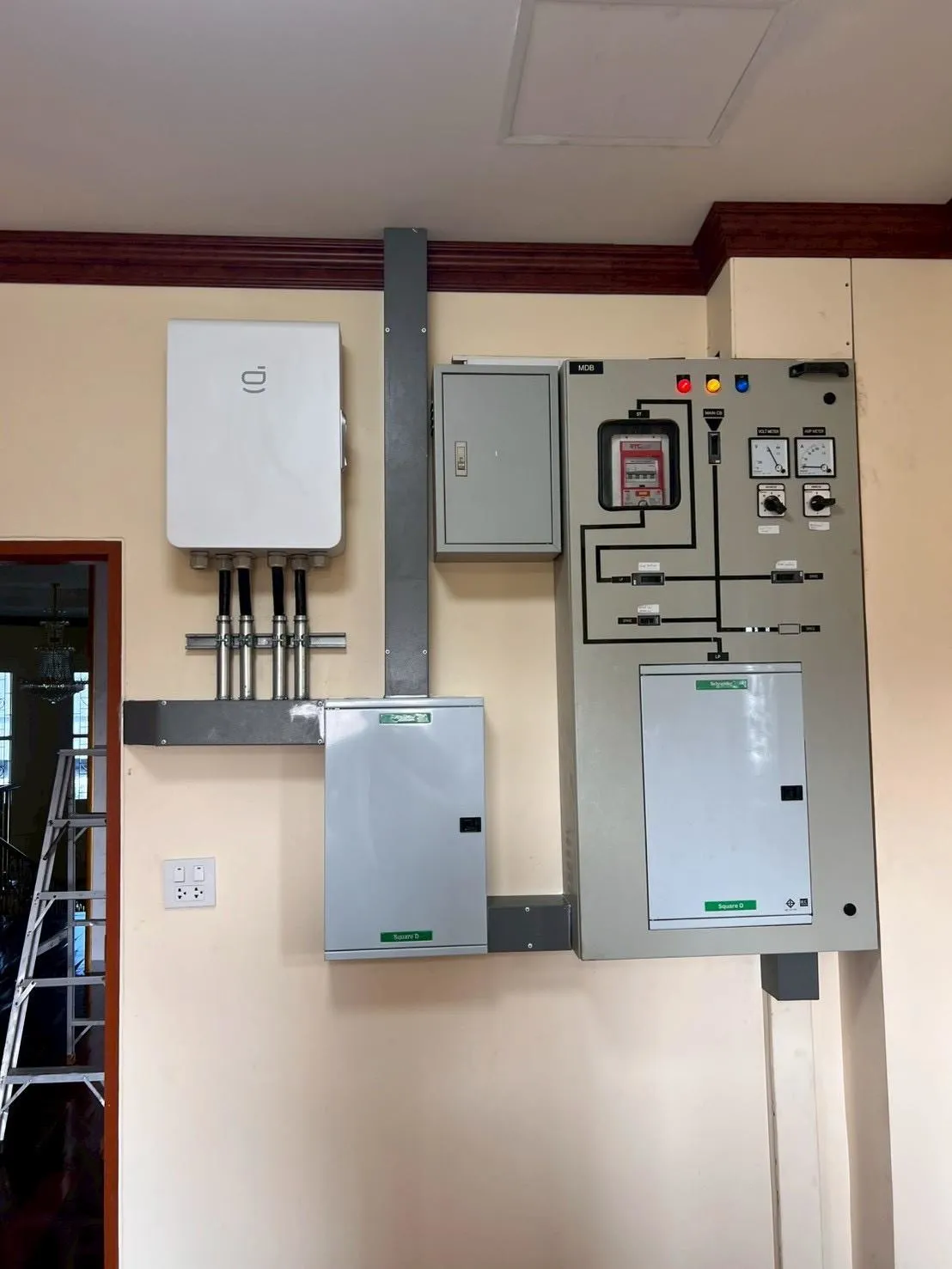 คุณกฤตเมธ เกียรติกุลวัฒนา SigenStor 10kW 3P Batt 10kW (กทม.)
