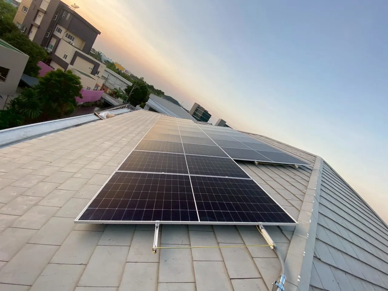 คุณกฤตเมธ เกียรติกุลวัฒนา SigenStor 10kW 3P Batt 10kW (กทม.)