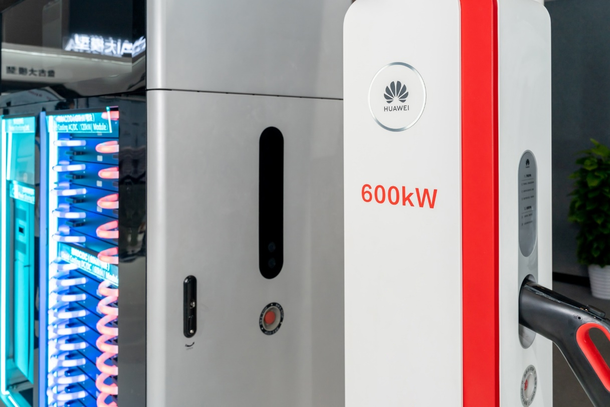 Revolutionizing EV Charging Huawei Liquid-Cooled Ultra-Fast chargers (2)